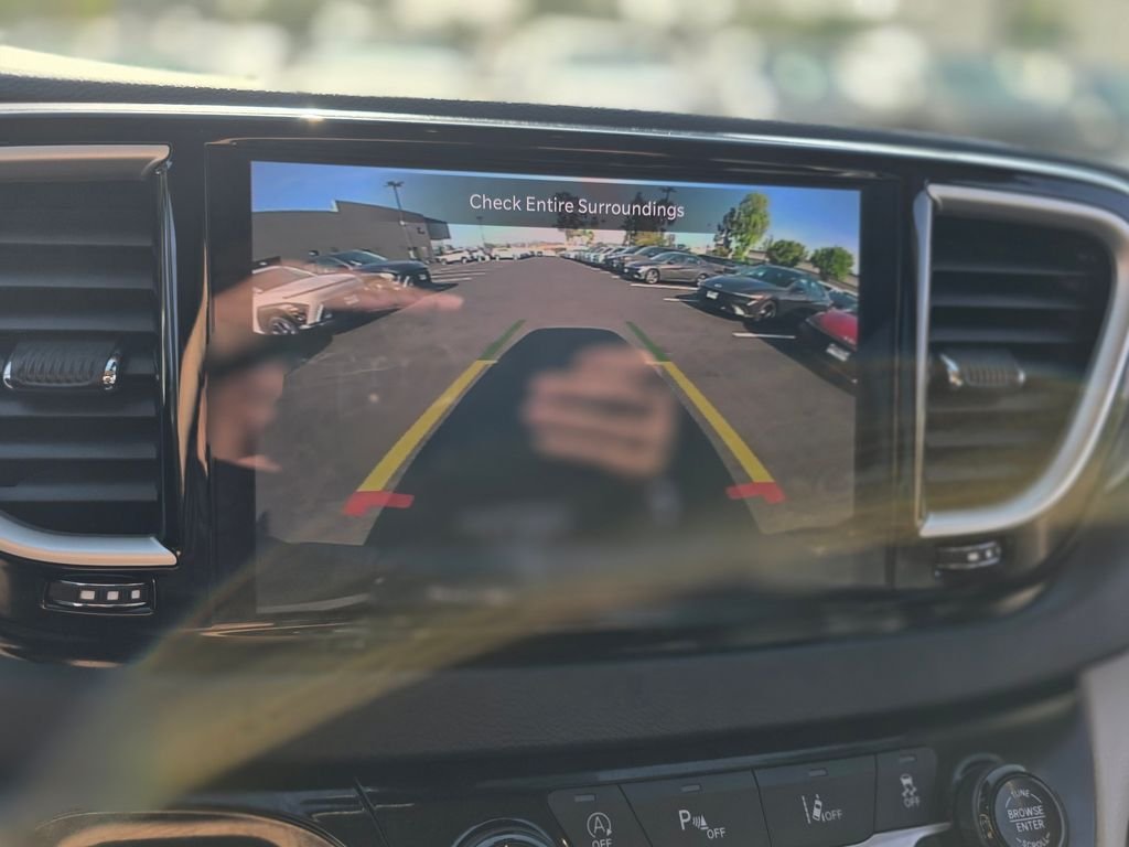 2023 Chrysler Pacifica Touring L - Photo 32