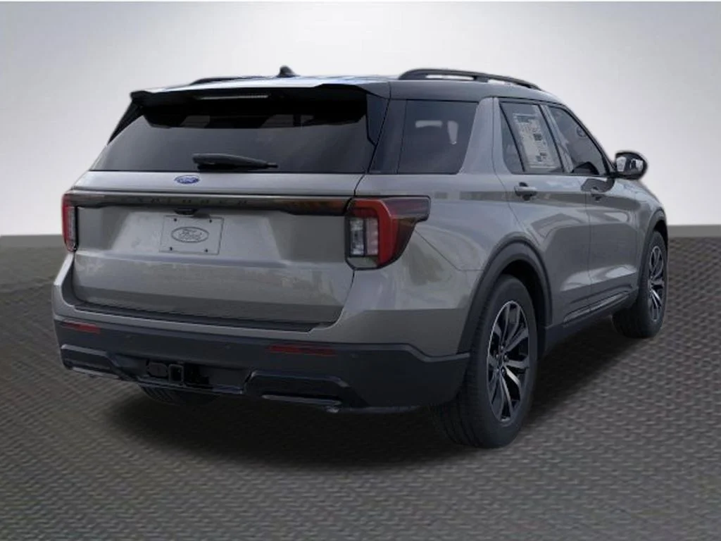 New 2026 Carbonized Gray Metallic Ford ST-Line image 8