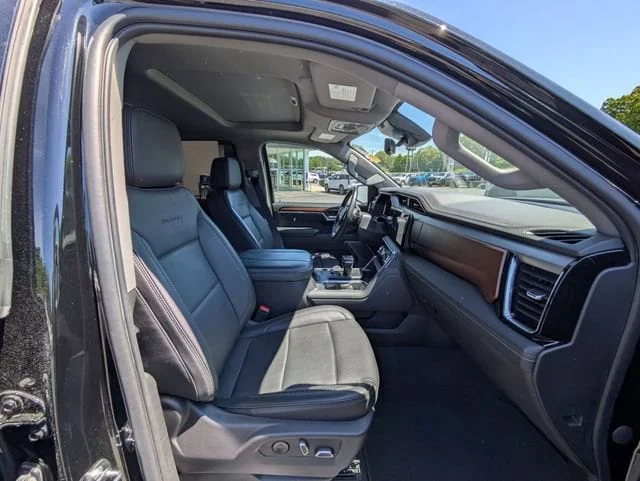 Used 2023 Onyx Black GMC Denali image 37