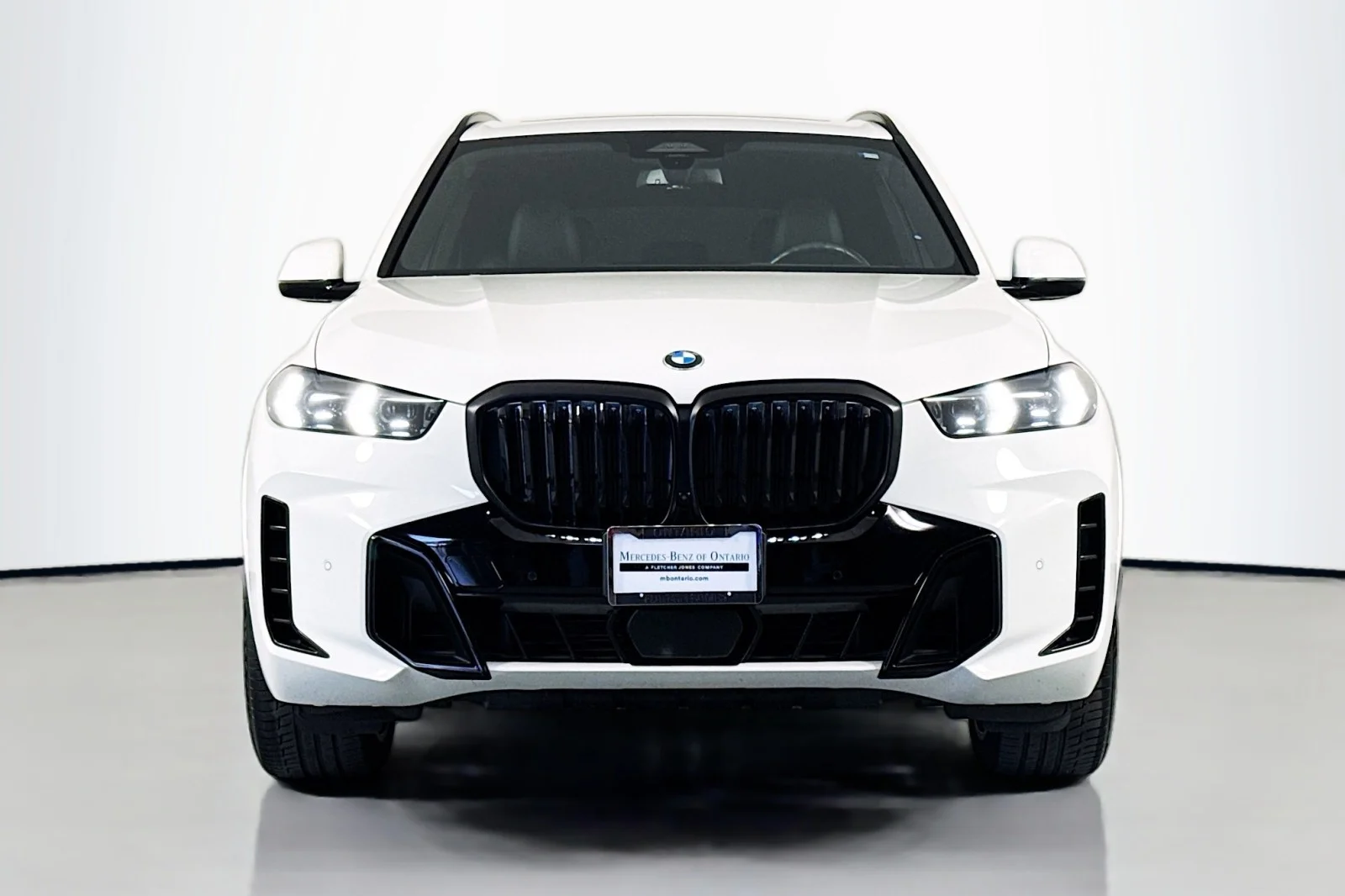 Used 2024 Alpine White BMW xDrive40i image 2