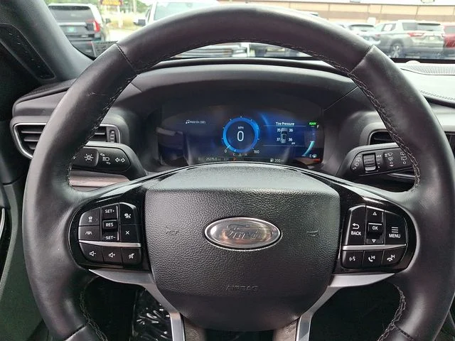 Used 2023 Silver Ford Platinum image 20