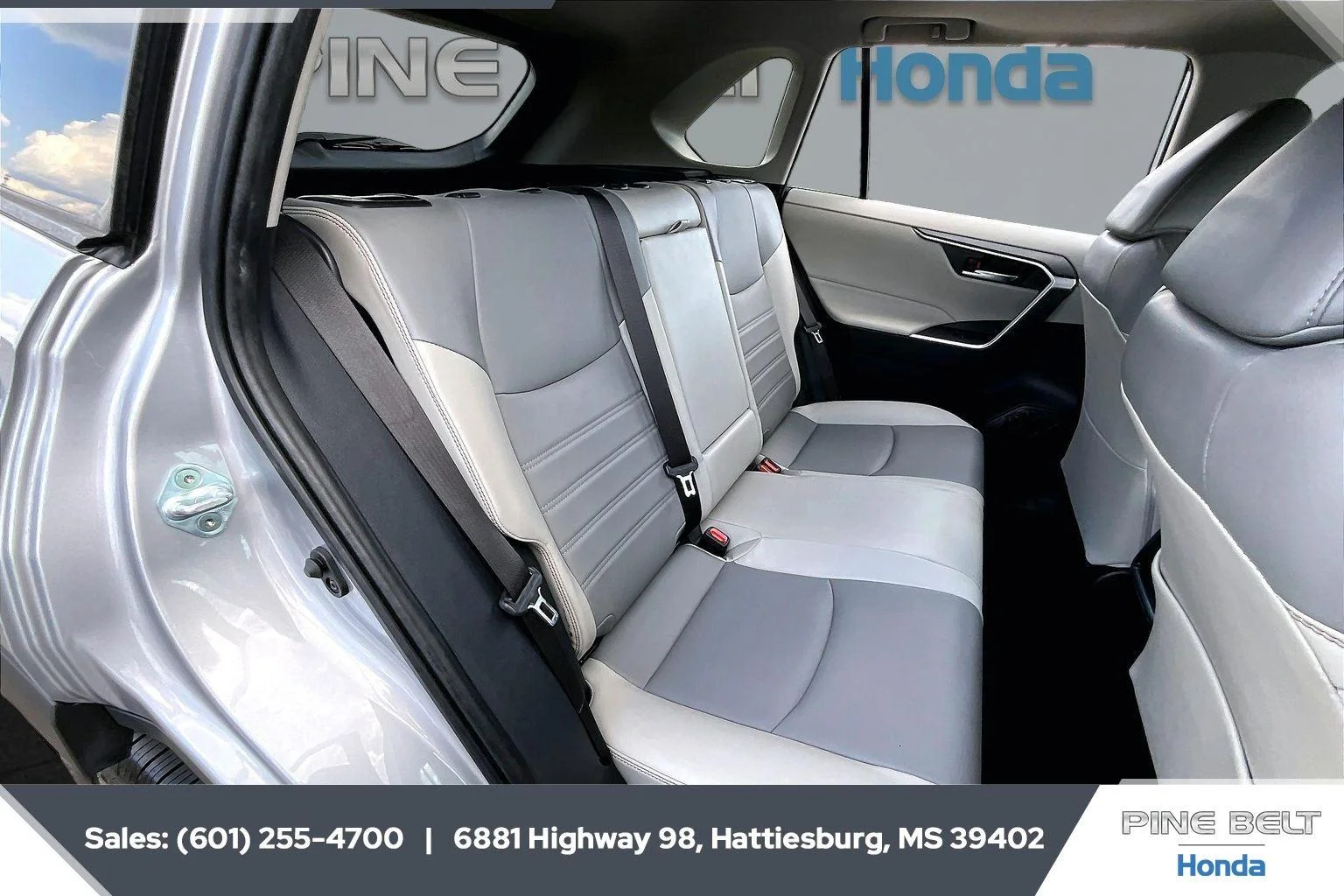 Used 2023 Silver Sky Metallic Toyota XLE Premium image 20