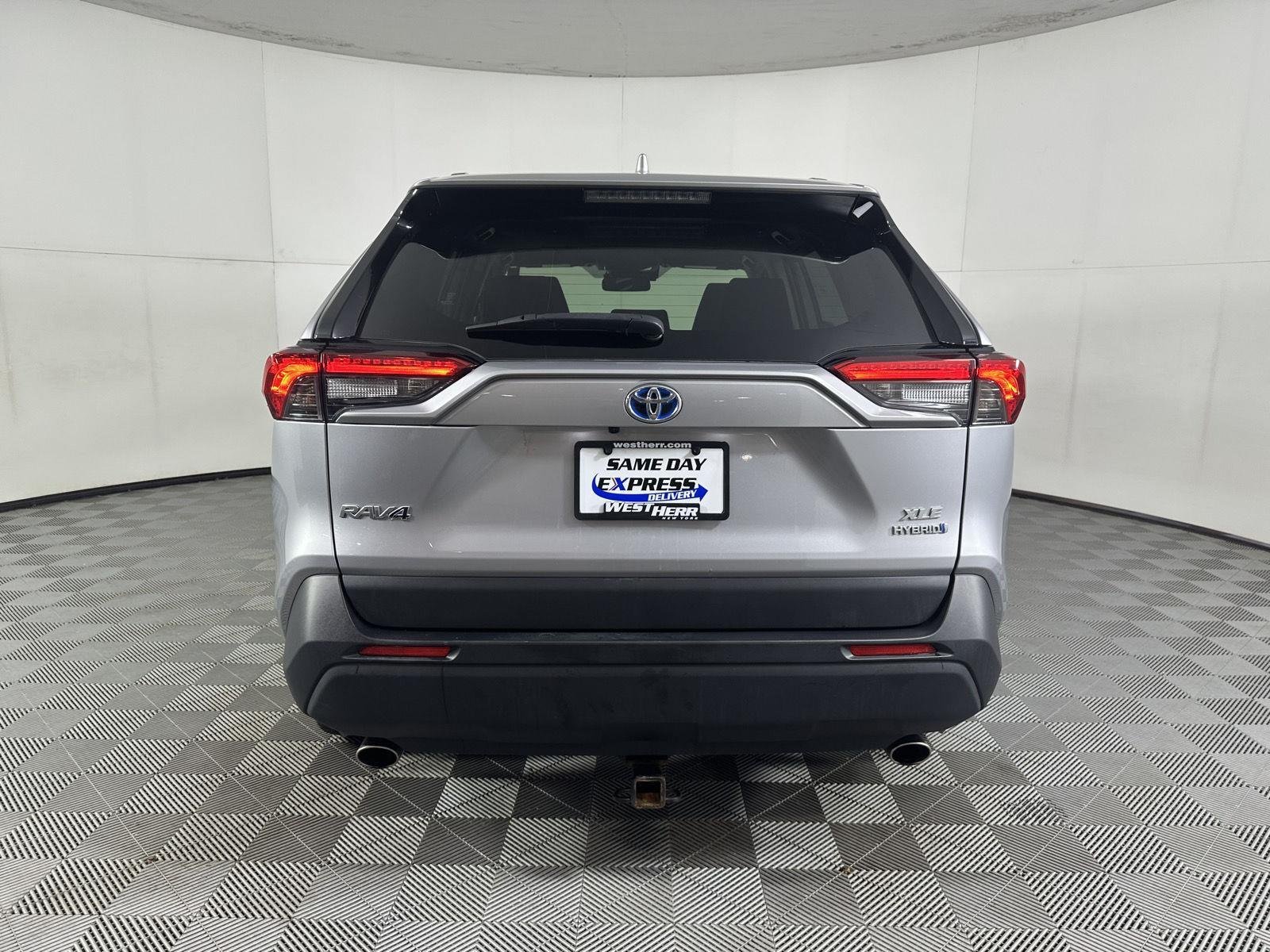 Used 2022 Silver Sky Metallic Toyota XLE image 21