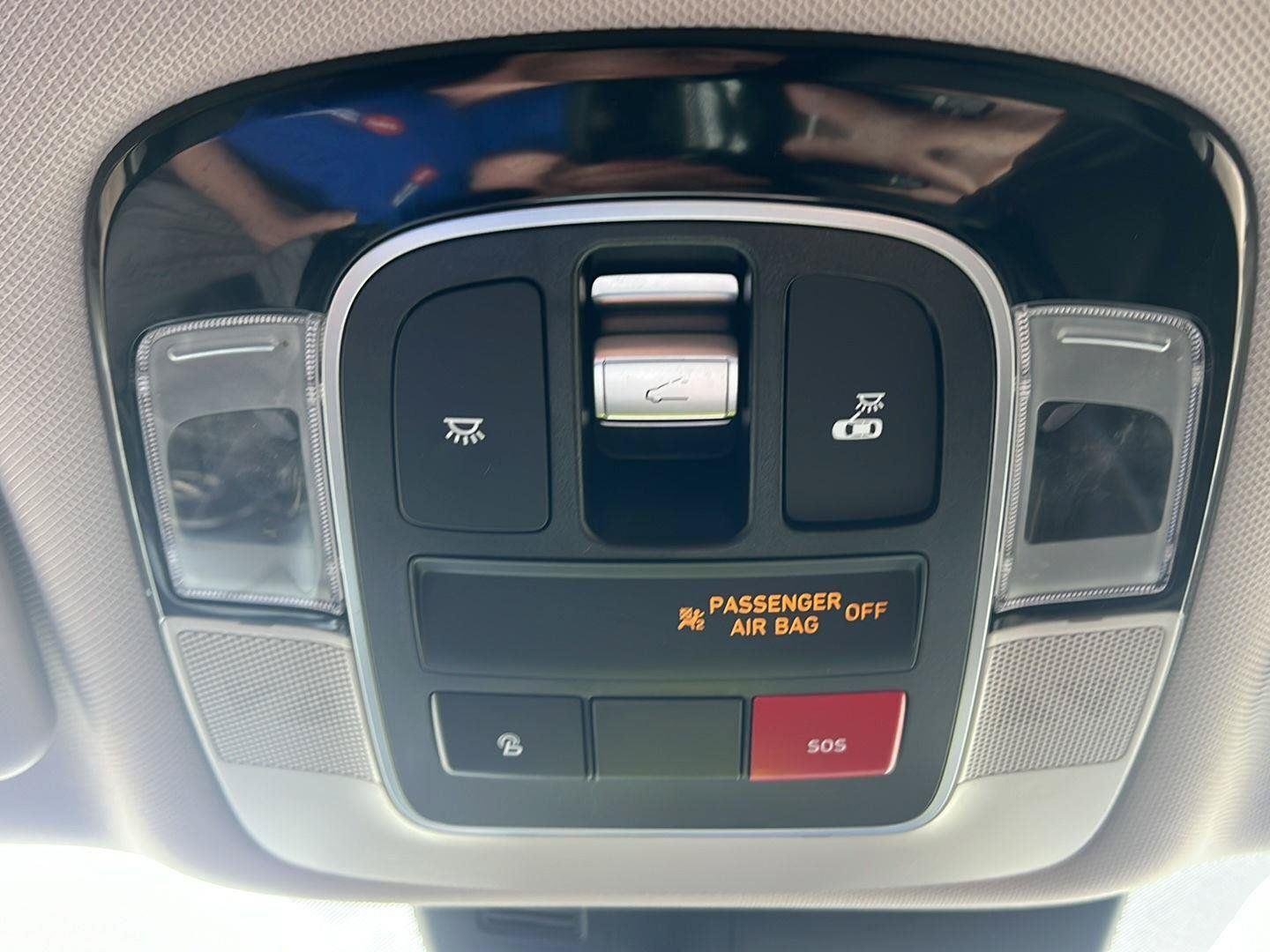 Used 2023 Amazon Gray Hyundai SEL image 14