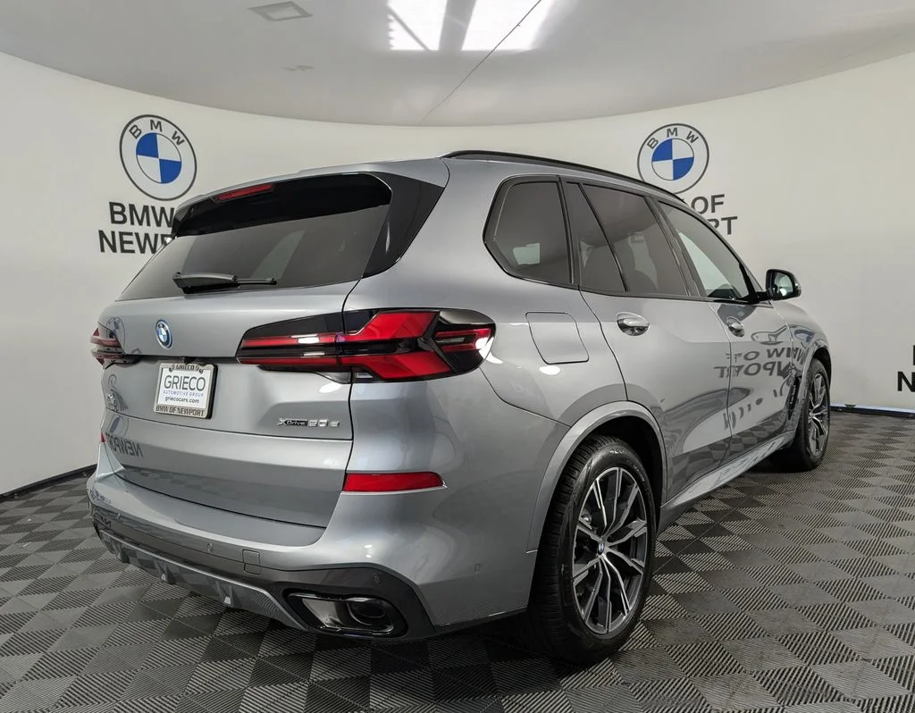 New 2026 Skyscraper Grey Metallic BMW xDrive50e image 6