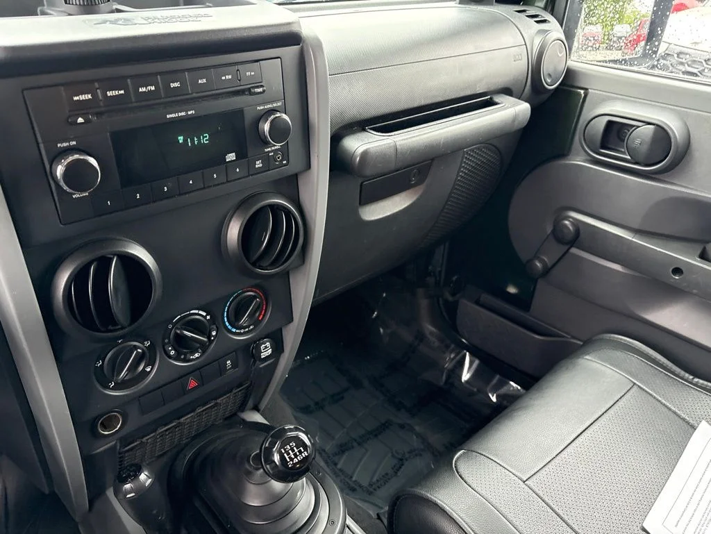 Used 2010  Jeep Unlimited Sport image 17