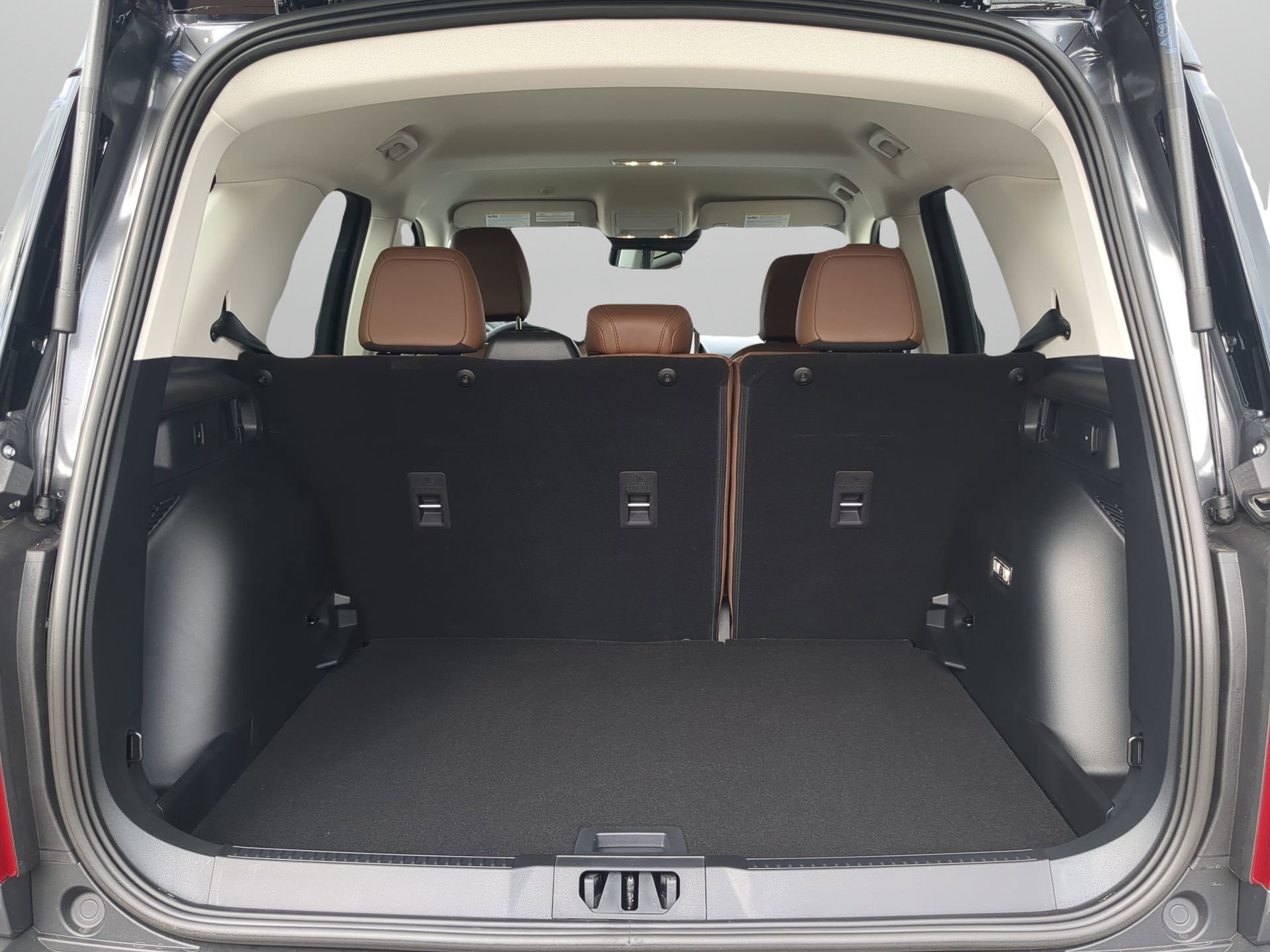 New 2026 Carbonized Gray Metallic Ford Outer Banks® image 36