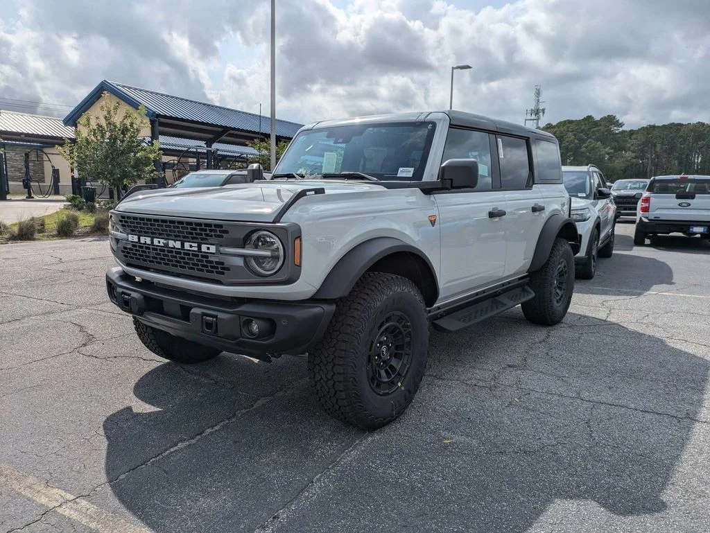 New 2026 Avalanche Gray Ford Badlands image 7