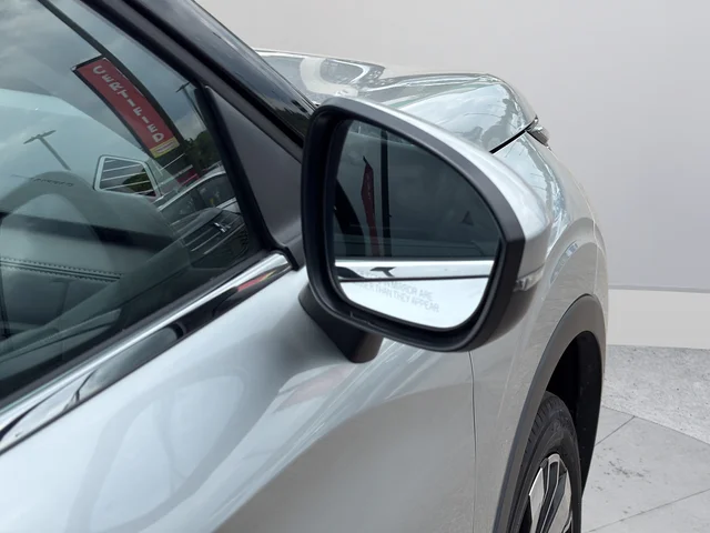 Used 2025 Silver Mitsubishi SEL image 31