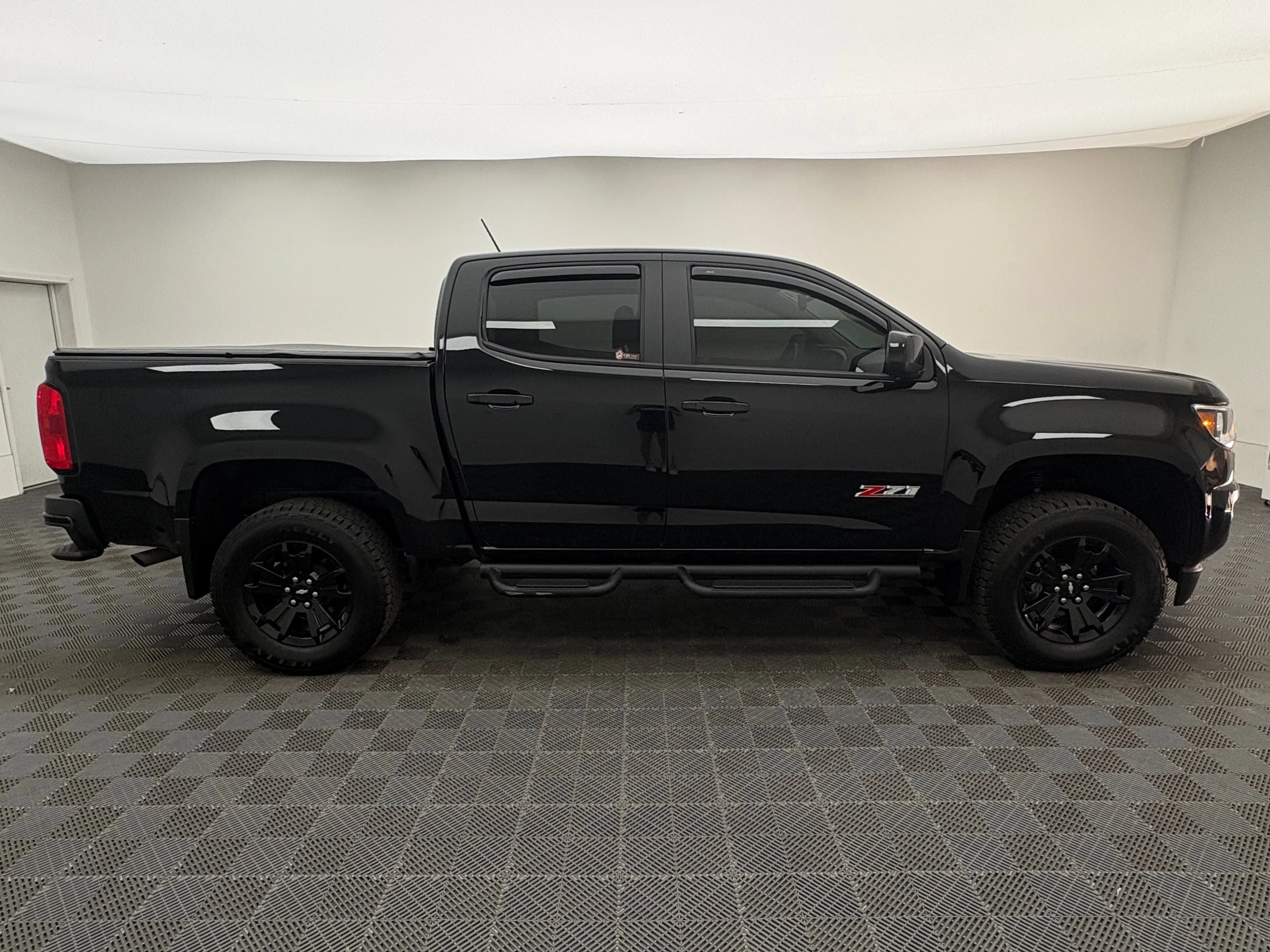 Used 2018 BLACK Chevrolet 4WD Z71 image 6