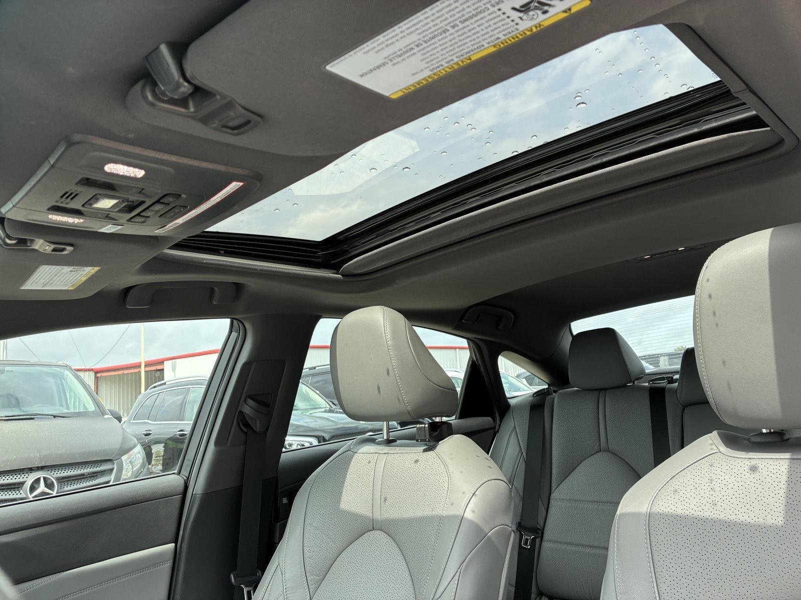 Used 2020 Wind Chill Pearl Toyota Hybrid Limited image 9
