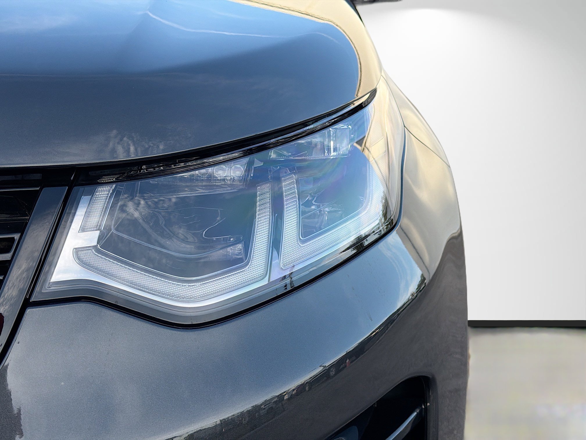 New 2026 Carpathian Grey LAND ROVER  image 9