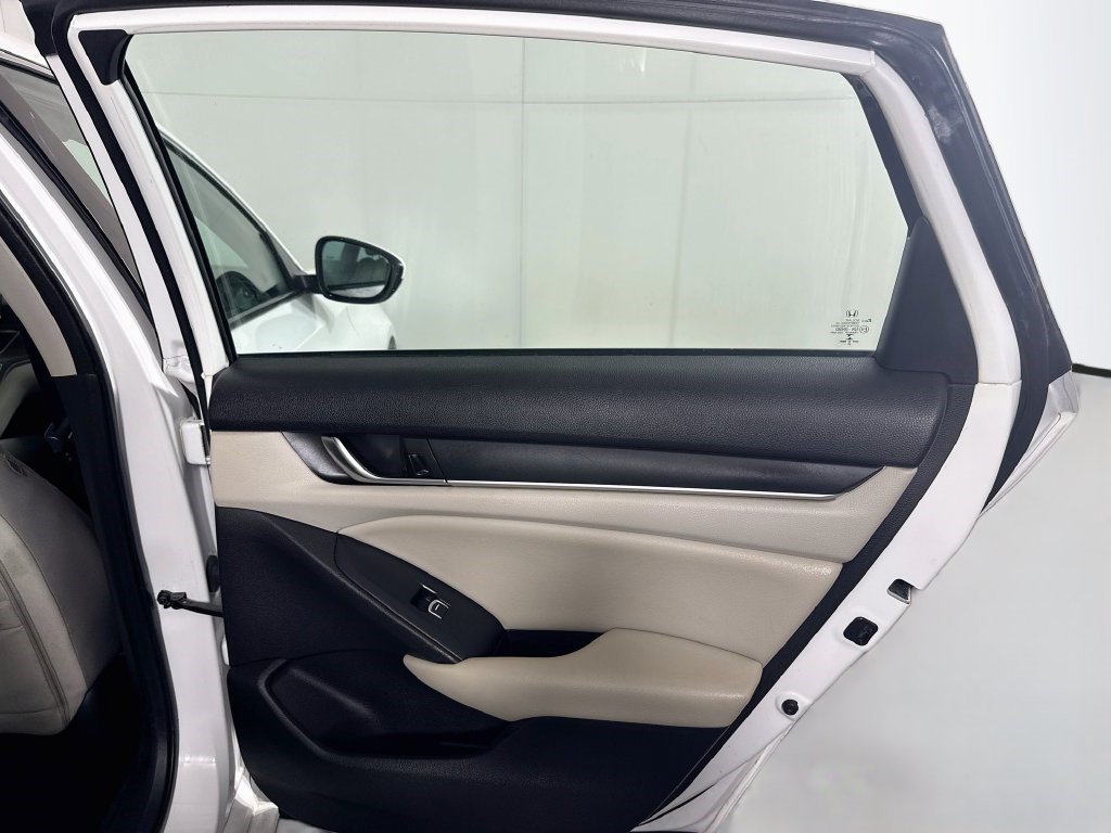Used 2020 Platinum White Pearl Honda LX image 24