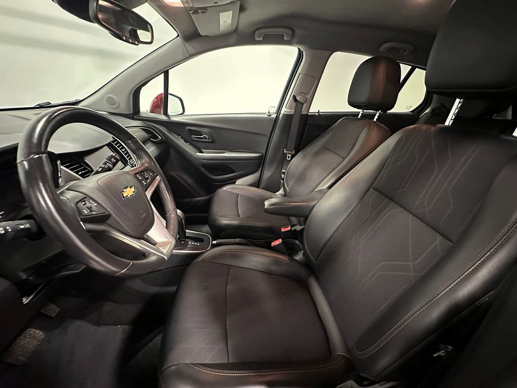Used 2022 Crimson Metallic Chevrolet LT image 3