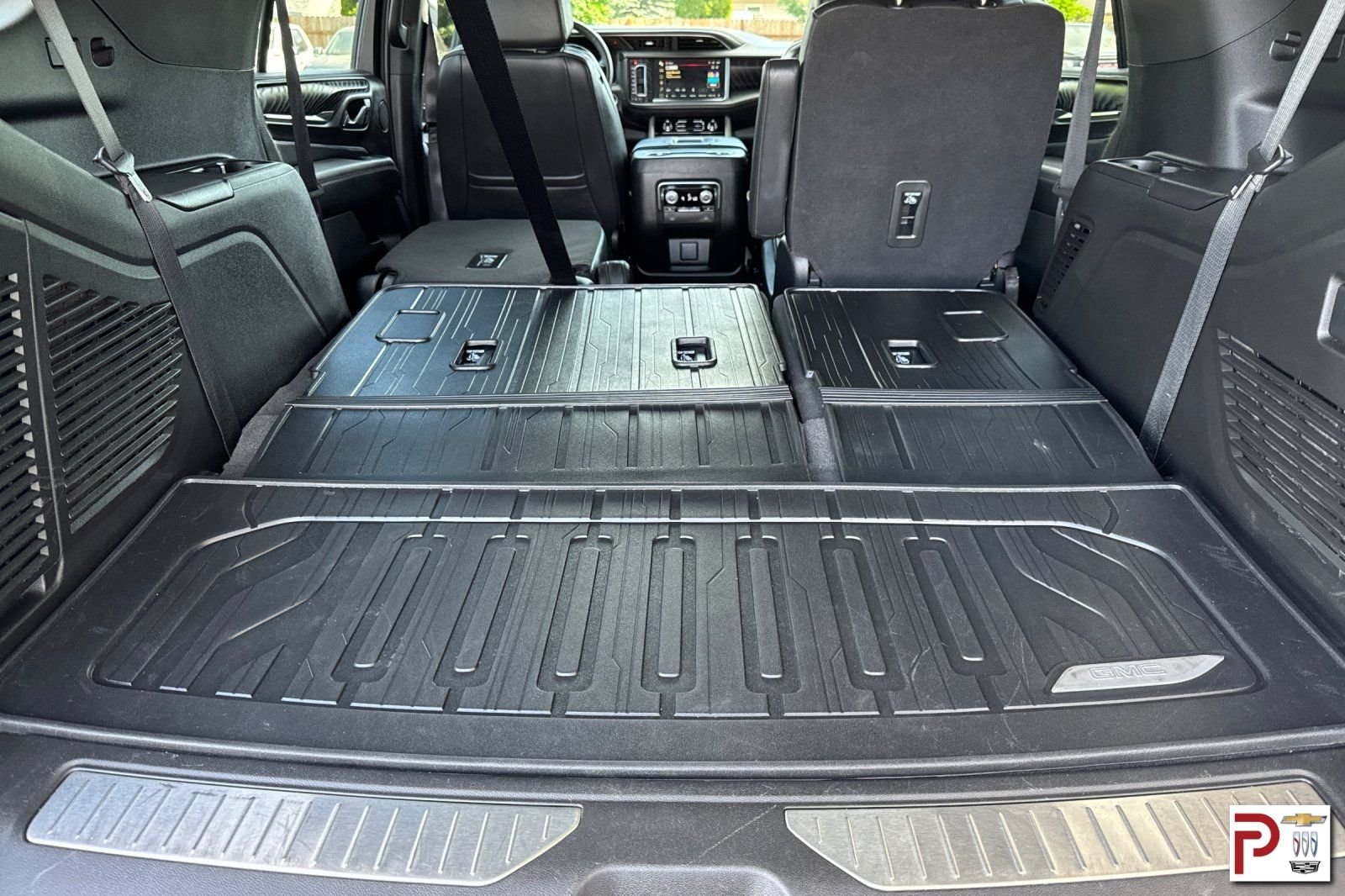 Used 2023 White GMC Denali image 18