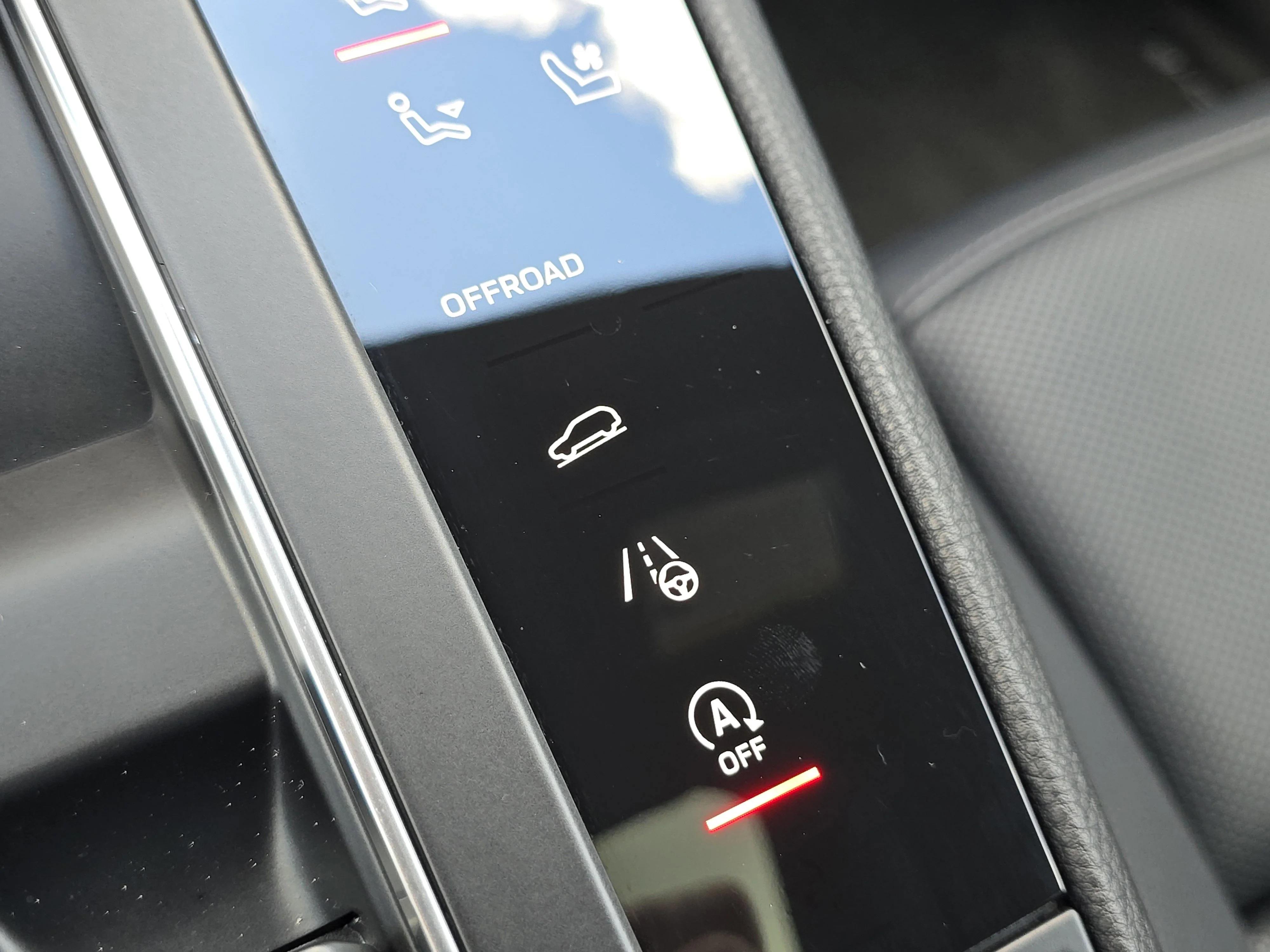 2025 Porsche Macan T - Photo 28