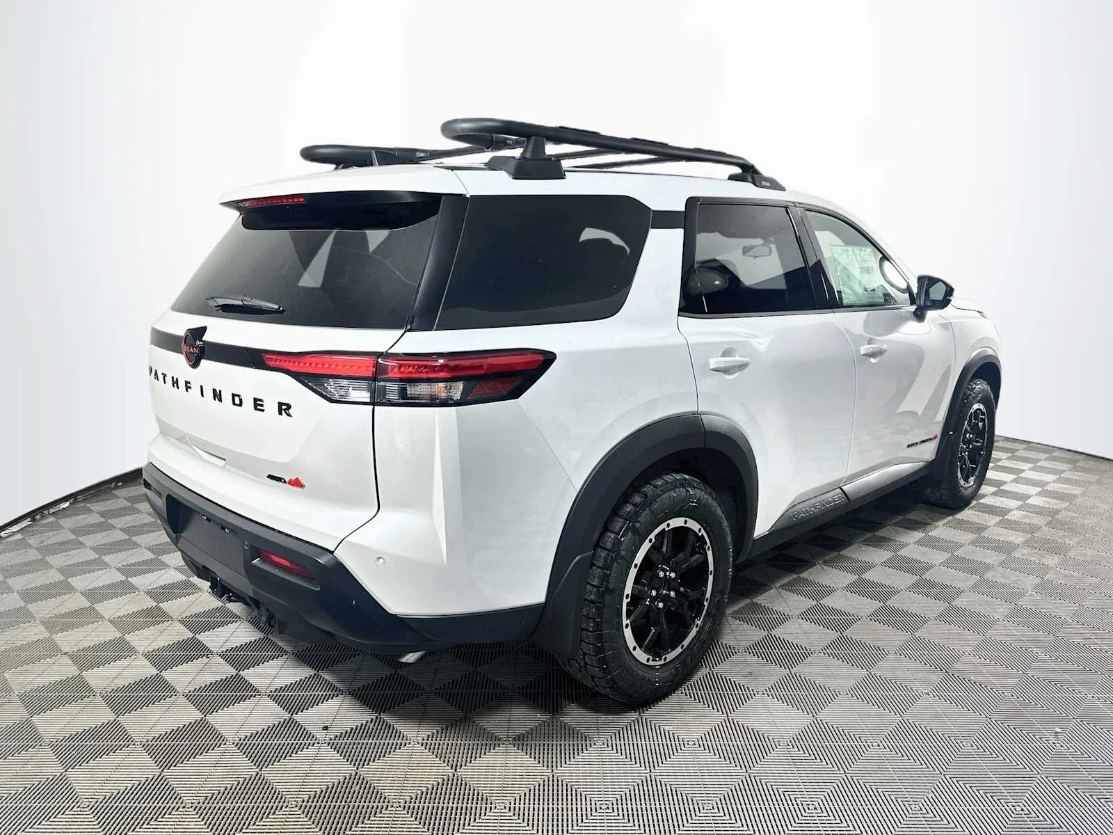 New 2026 Everest White Pearl Tricoat Nissan Rock Creek image 2