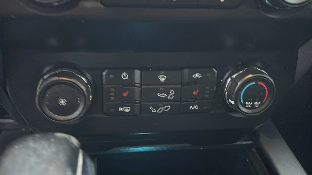 Used 2020 Black Ford XLT image 18