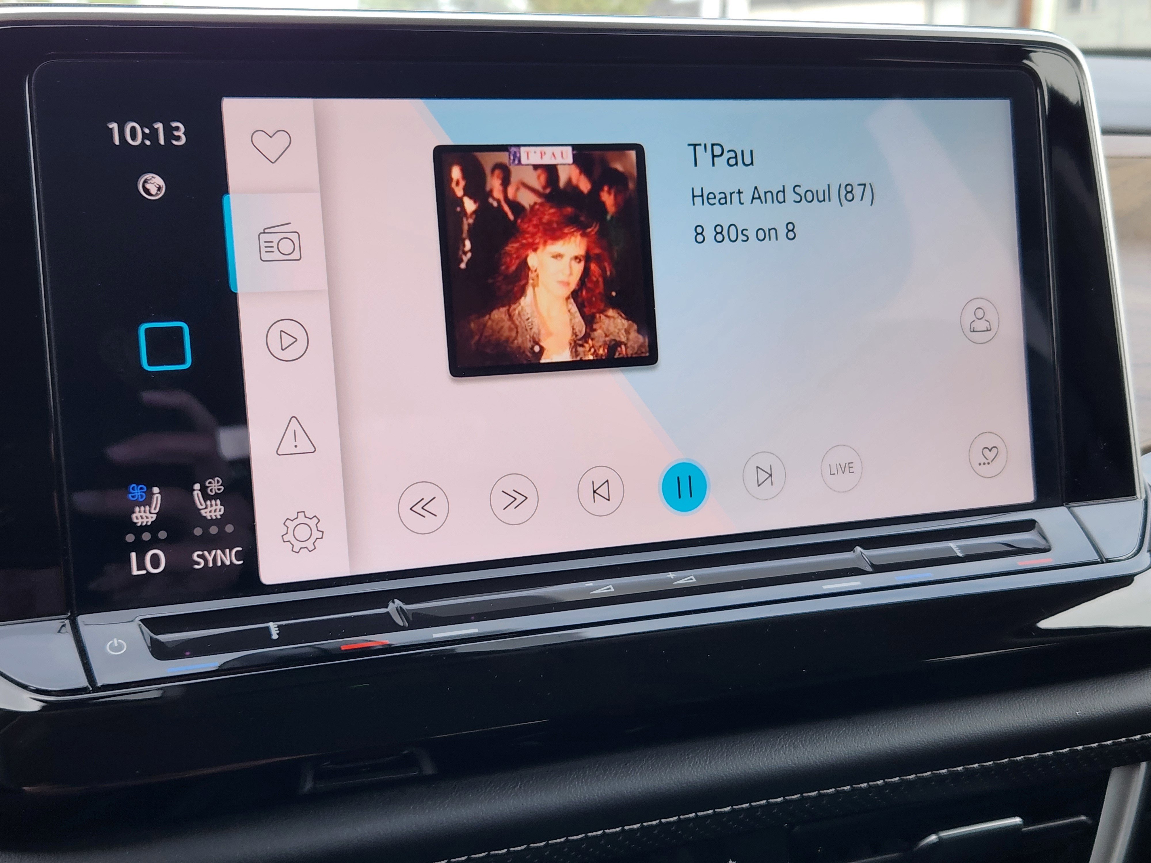 2025 Volkswagen Atlas SE w/Tech - Photo 13