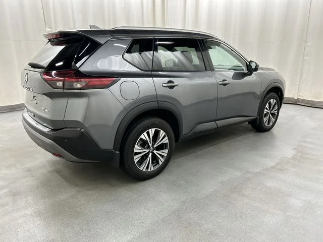 Used 2021 Gray Nissan SV image 4