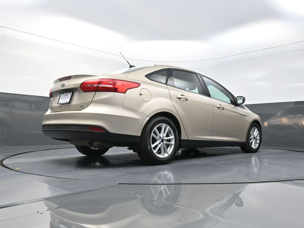 Used 2018 Gold Ford SE image 29