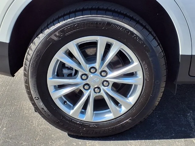 Certified Used 2025 Crystal White Tricoat Cadillac Luxury image 4