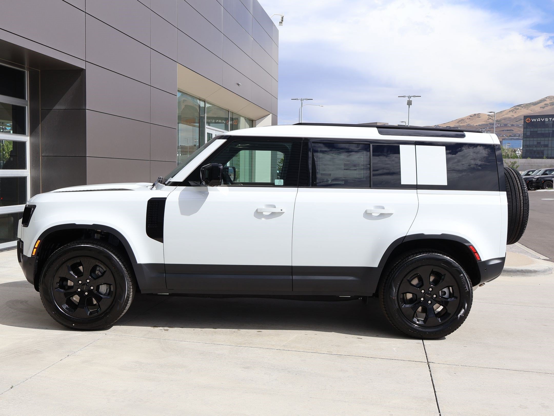 New 2026 Fuji White LAND ROVER P300 S image 9
