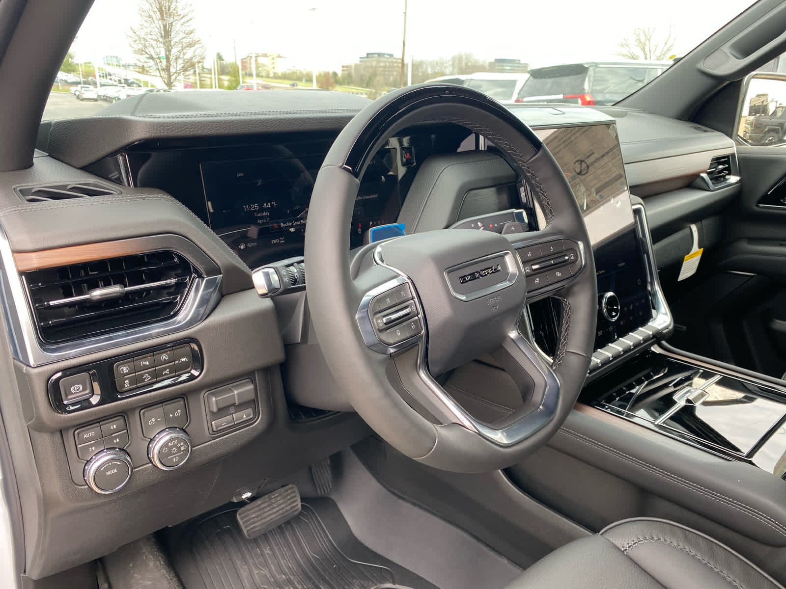 2026 GMC Yukon Denali - Photo 14