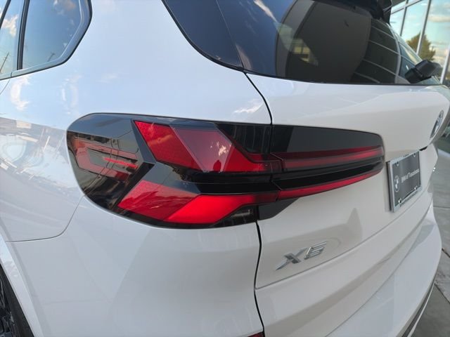 Used 2026 White BMW sDrive40i image 11