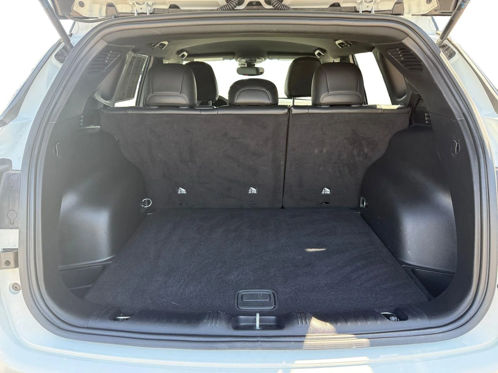 Used 2025 Bright White Clearcoat Jeep Trailhawk image 21