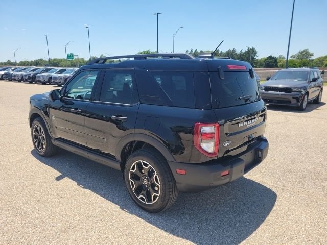 New 2026 Shadow Black Ford Outer Banks® image 25