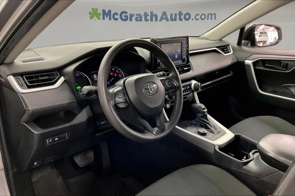 Used 2022 Silver Toyota LE image 17