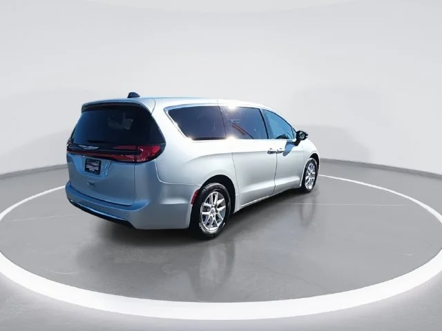 Used 2024 Silver Chrysler Touring L image 8