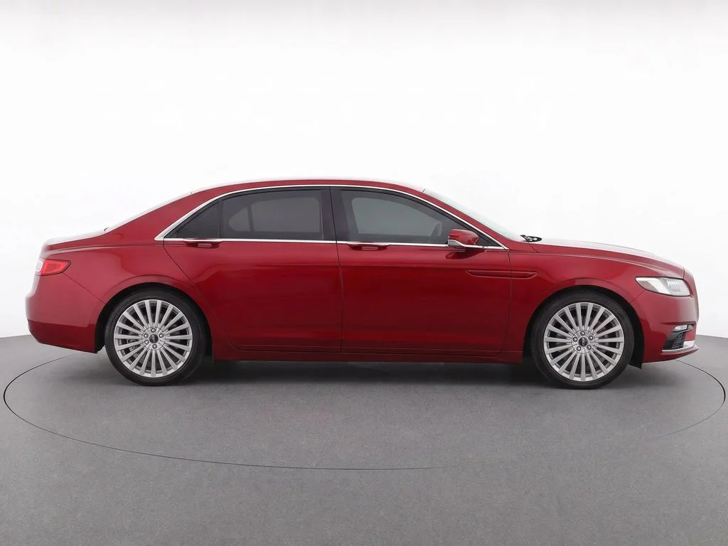 Used 2017 Red Lincoln Reserve image 8