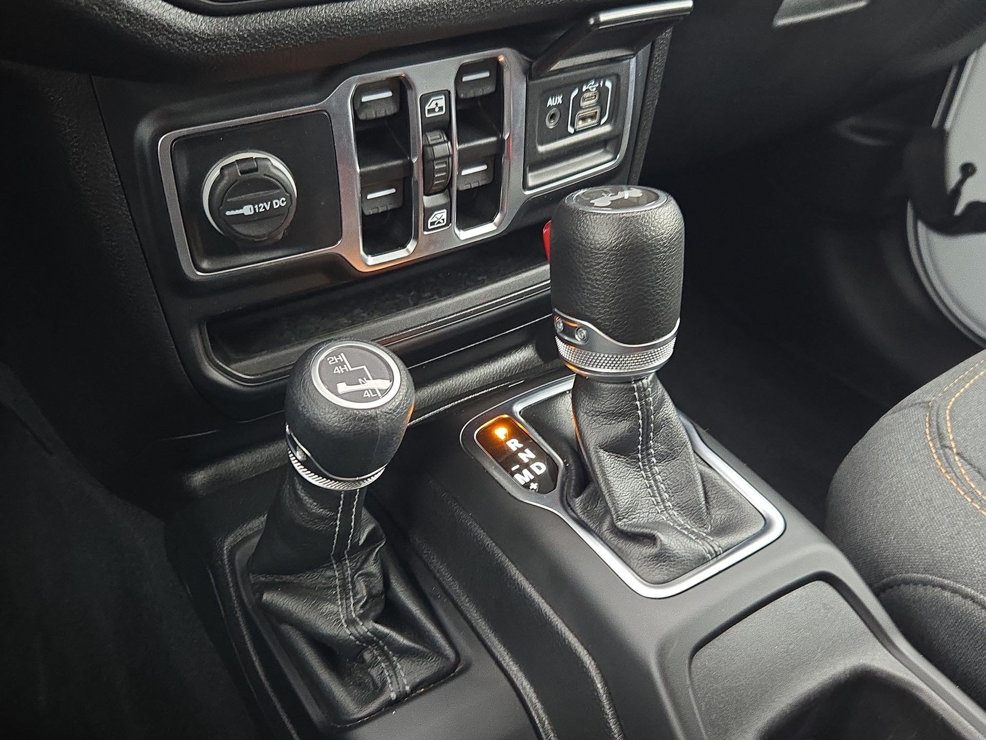 Used 2025 Bright White Clearcoat Jeep Sport S image 25