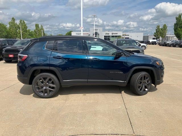 New 2026 Fathom Blue Pearl-Coat Exterior Paint Jeep Limited Altitude image 4