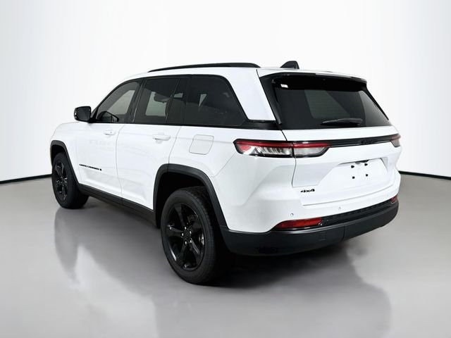 Used 2022 Bright White Clearcoat Jeep Altitude image 5