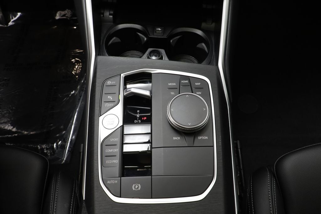 2024 BMW 3 Series 330i - Photo 12