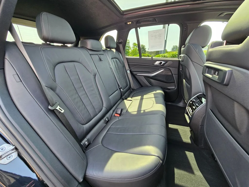 Certified Used 2022 Black Sapphire Metallic BMW xDrive40i image 22