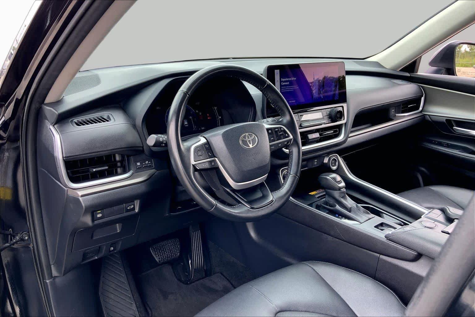 Used 2025 Midnight Black Metallic Toyota XLE image 17