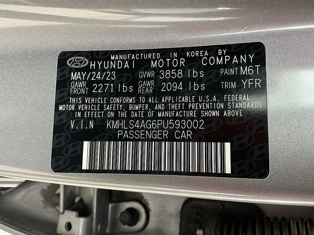 Used 2023 Fluid Metal Hyundai SEL image 15