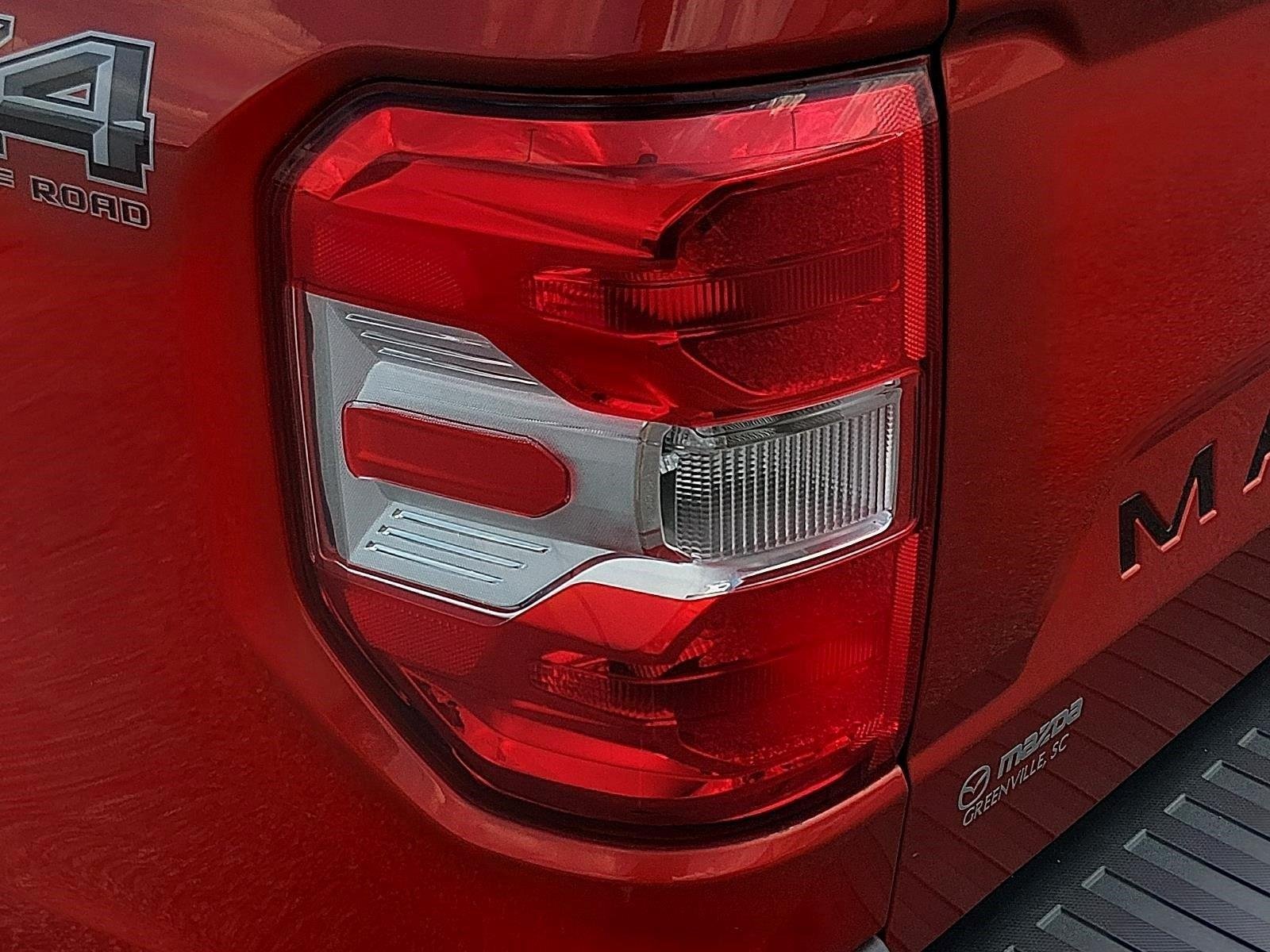 Used 2022 Hot Pepper Red Metallic Tinted Clearcoat Ford XLT image 13