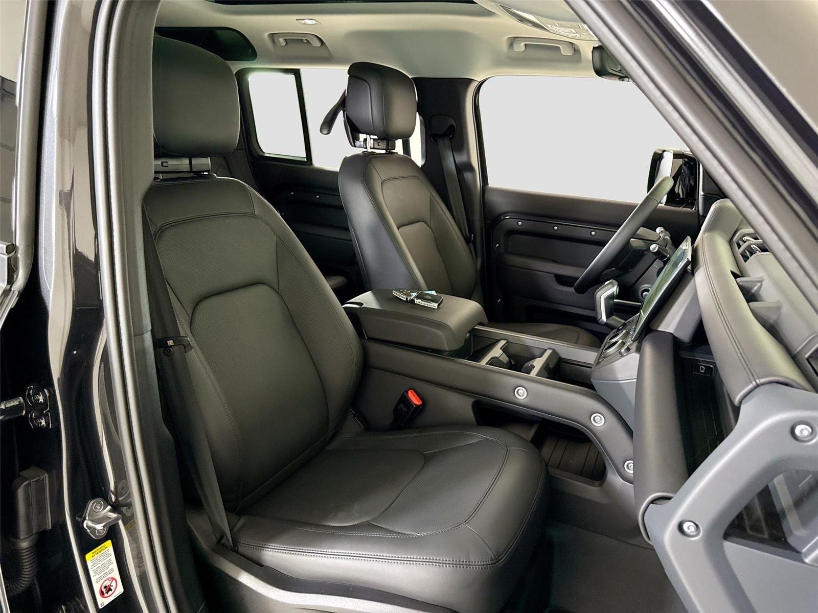 Used 2026 Carpathian Grey Premium Metallic Land Rover X-Dynamic SE | Urban Widetrack Build image 30