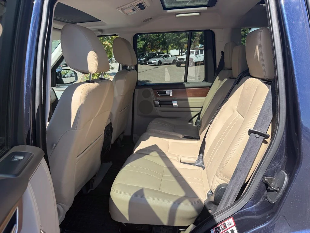 Used 2016 Blue Land Rover HSE image 11
