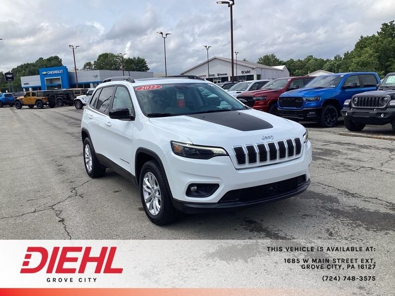 Used 2022 White Jeep Latitude Lux image 1