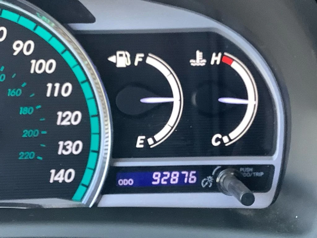Used 2015 Gray Toyota LE image 10