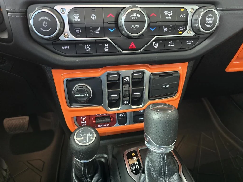 Used 2025 Black Clearcoat Jeep Mojave X image 16
