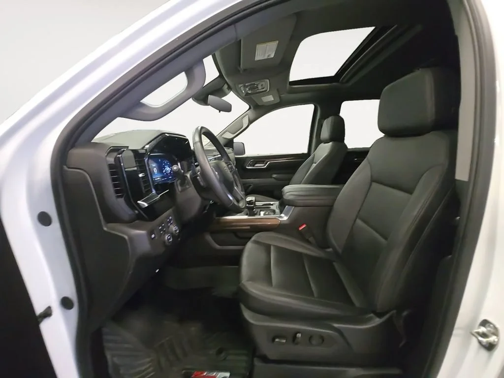 Used 2025 Summit White Chevrolet LT Trail Boss image 16