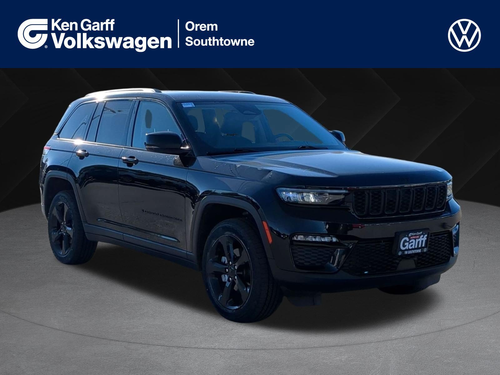 Used 2023 Diamond Black Crystal Pearlcoat Jeep Limited image 1
