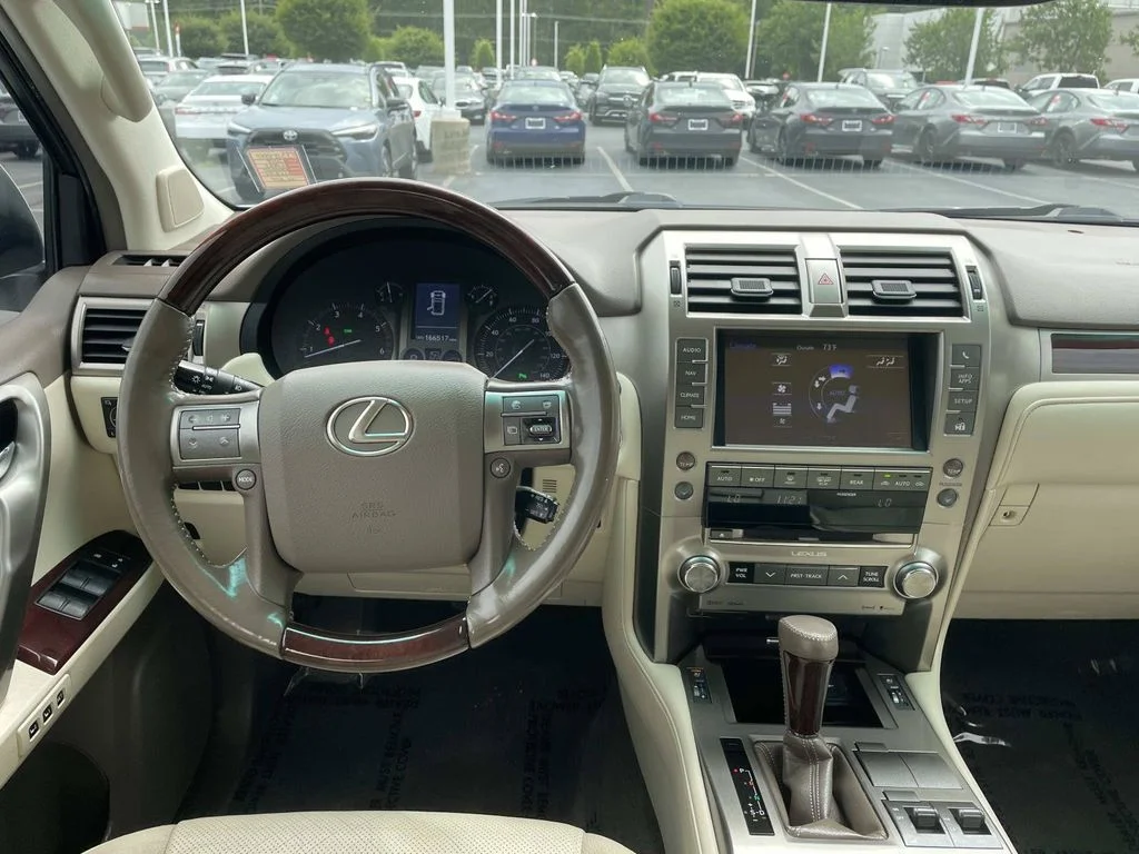Used 2018  Lexus 460 image 16